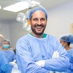 cómo verificar si un cirujano plástico está certificado en Colombia