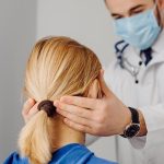 quién es candidato para una otoplastia