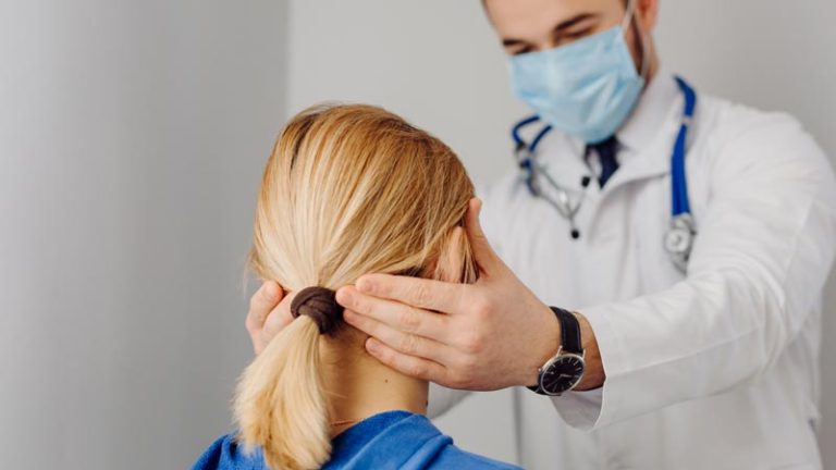 quién es candidato para una otoplastia